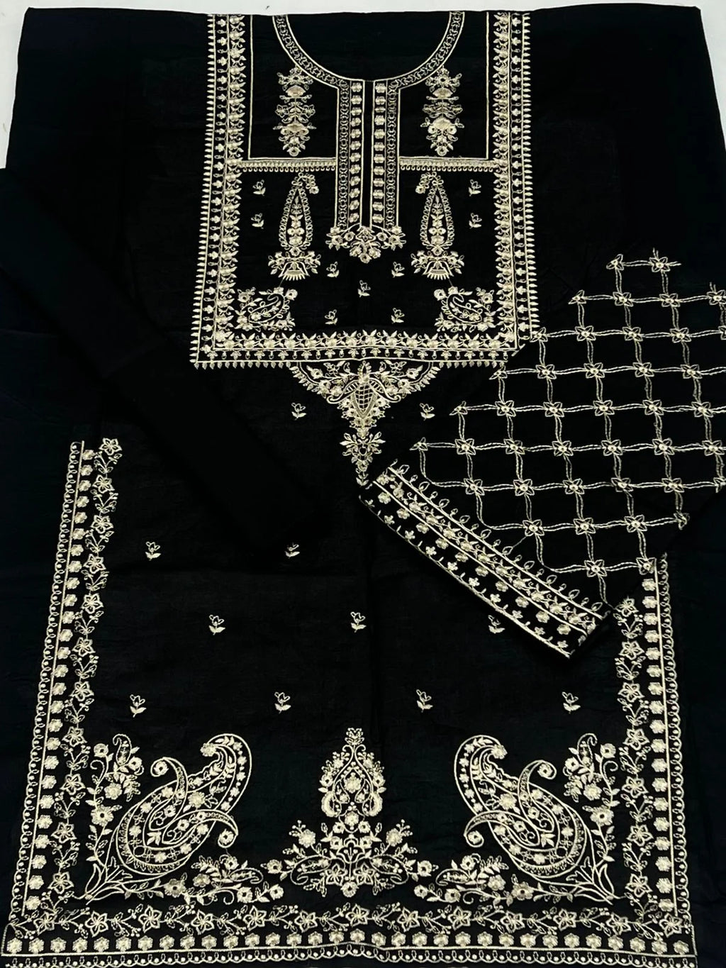 Unstitched - Urge Lawn 2 PC Embroidered Collection