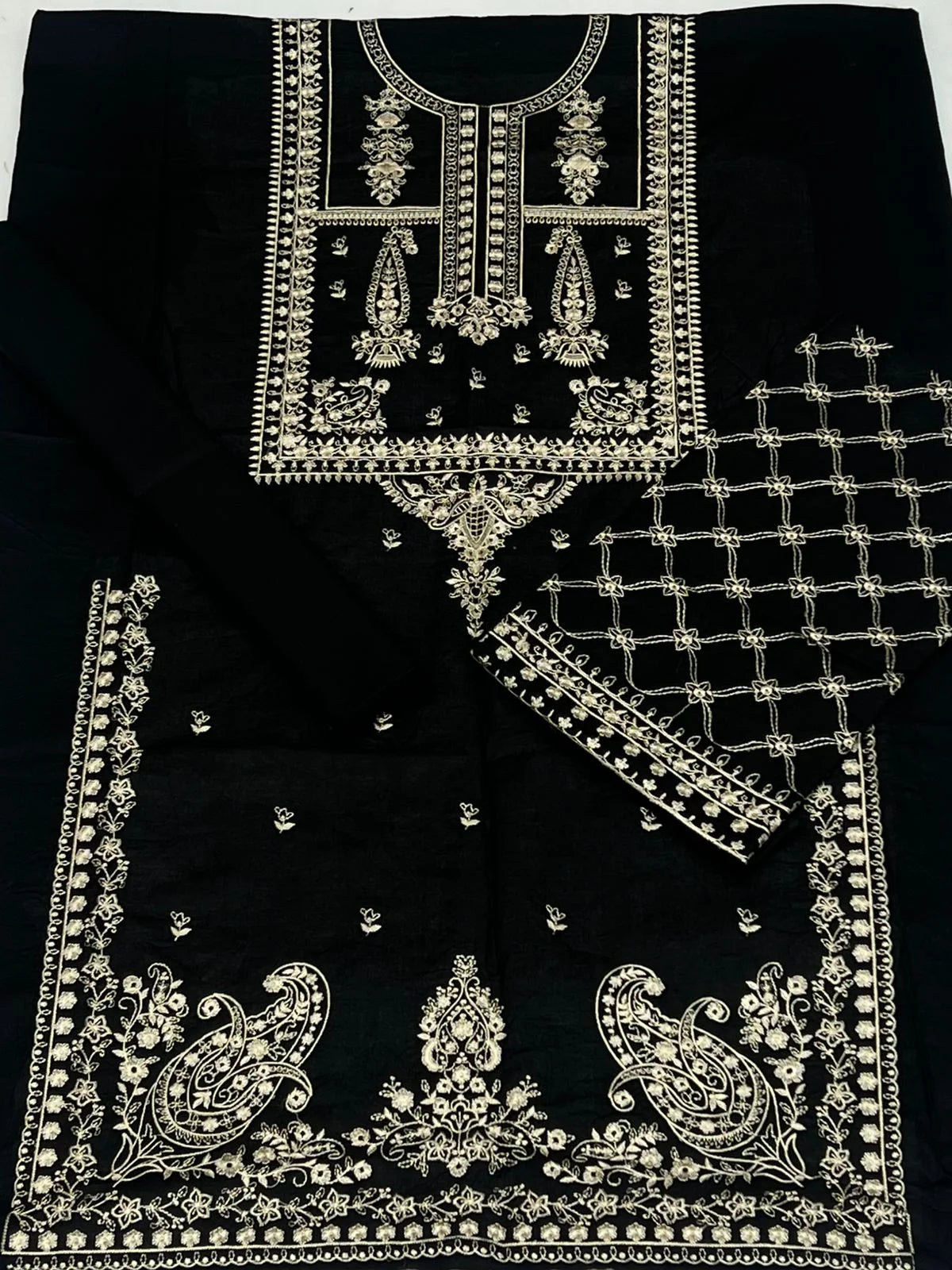 Unstitched - Urge Lawn 2 PC Embroidered Collection